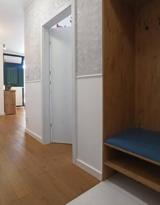 Comfy, Familly Friendly Apartment. Balcony. Garage. Butas