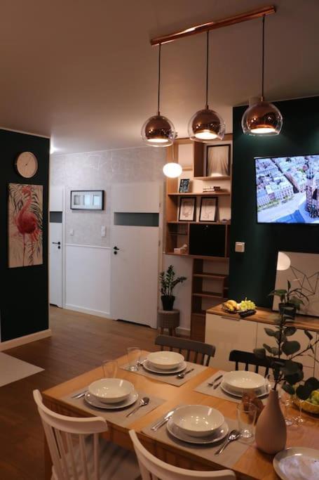 Butas Comfy, Familly Friendly Apartment. Balcony. Garage. Warsaw