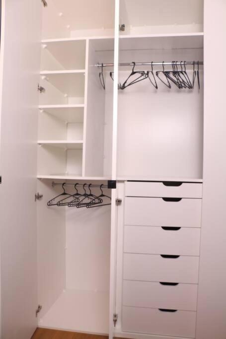 Butas Comfy, Familly Friendly Apartment. Balcony. Garage. Warsaw
