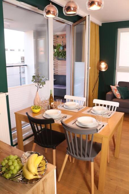 Butas Comfy, Familly Friendly Apartment. Balcony. Garage. Warsaw