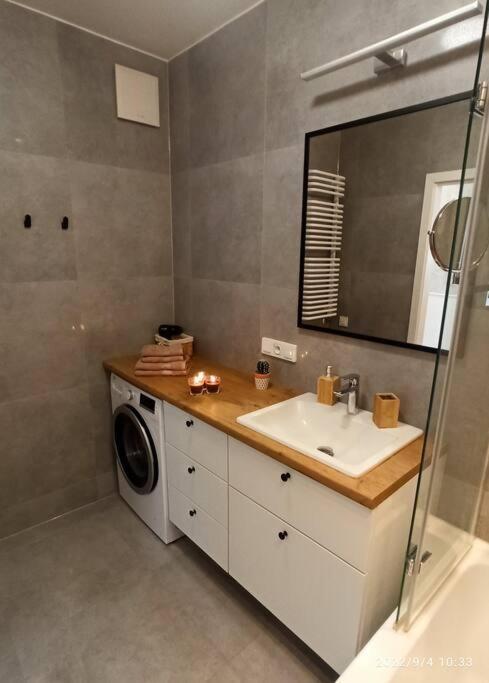 Comfy, Familly Friendly Apartment. Balcony. Garage. Butas