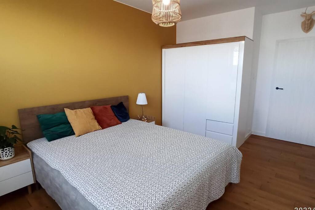 Butas Comfy, Familly Friendly Apartment. Balcony. Garage. *